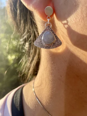 aros plata piedra luna facetada irregular triangulo con tope redondo 2